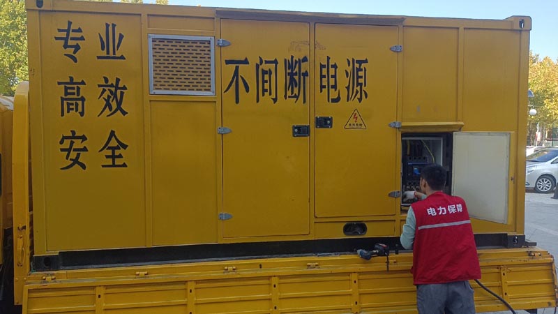 水城柴油发电机组和UPS电源配合使用时，如何避免切换过程中的电力中断？